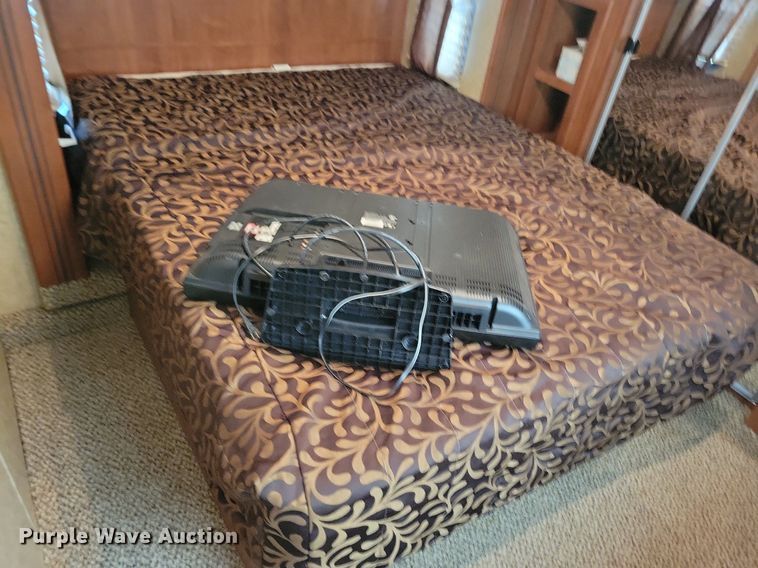 image for item DR4300 2012 Heartland Sundance 3300CK camper