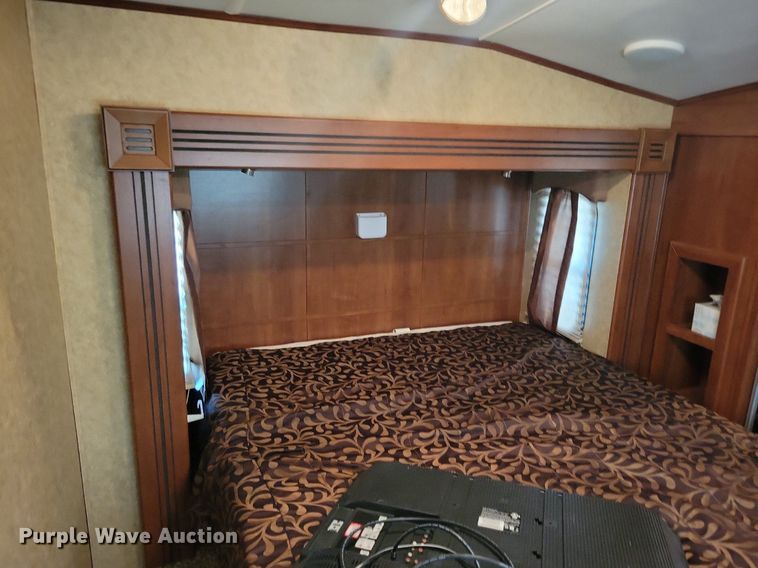 image for item DR4300 2012 Heartland Sundance 3300CK camper