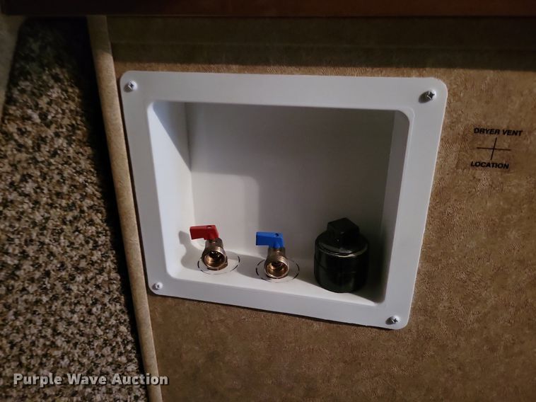 image for item DR4300 2012 Heartland Sundance 3300CK camper