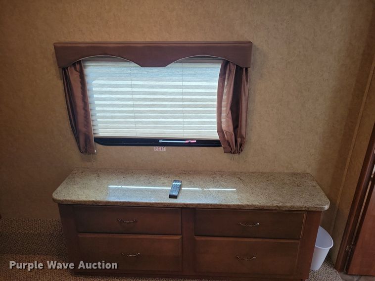 image for item DR4300 2012 Heartland Sundance 3300CK camper