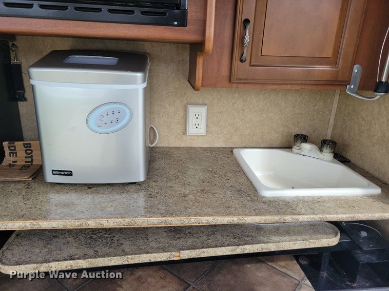 image for item DR4300 2012 Heartland Sundance 3300CK camper