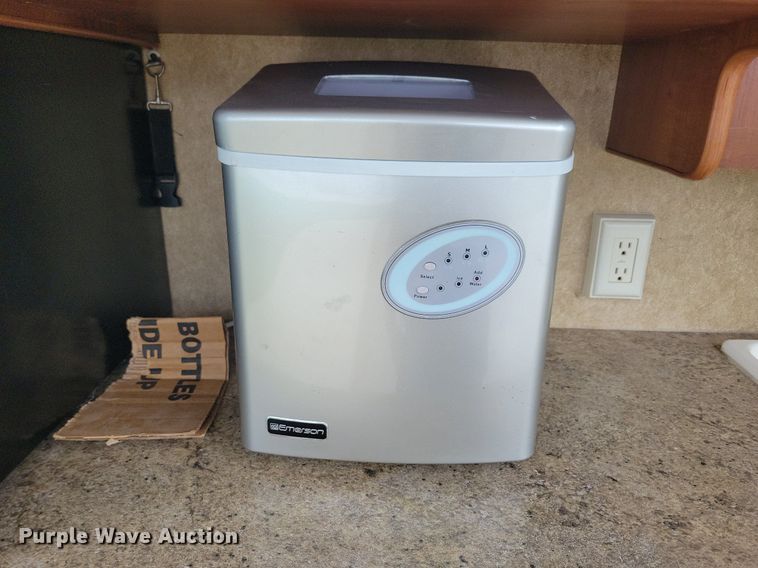 image for item DR4300 2012 Heartland Sundance 3300CK camper