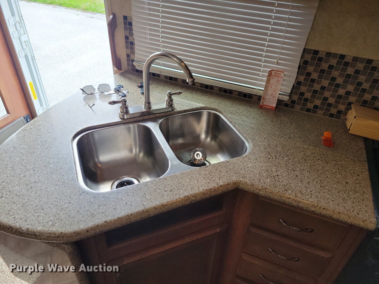 image for item DR4300 2012 Heartland Sundance 3300CK camper