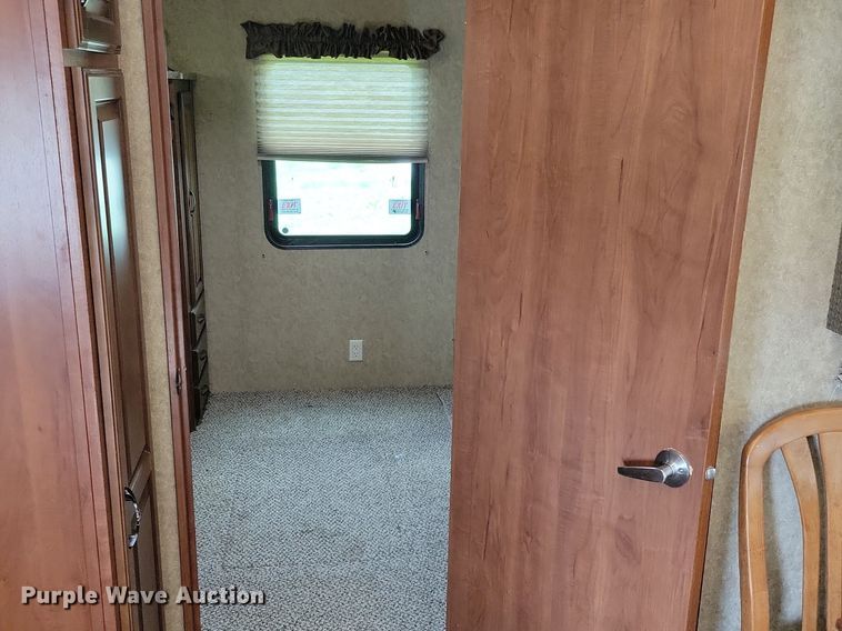 image for item DR4300 2012 Heartland Sundance 3300CK camper
