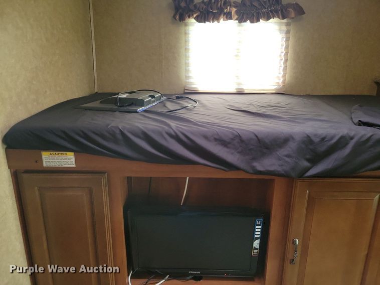 image for item DR4300 2012 Heartland Sundance 3300CK camper