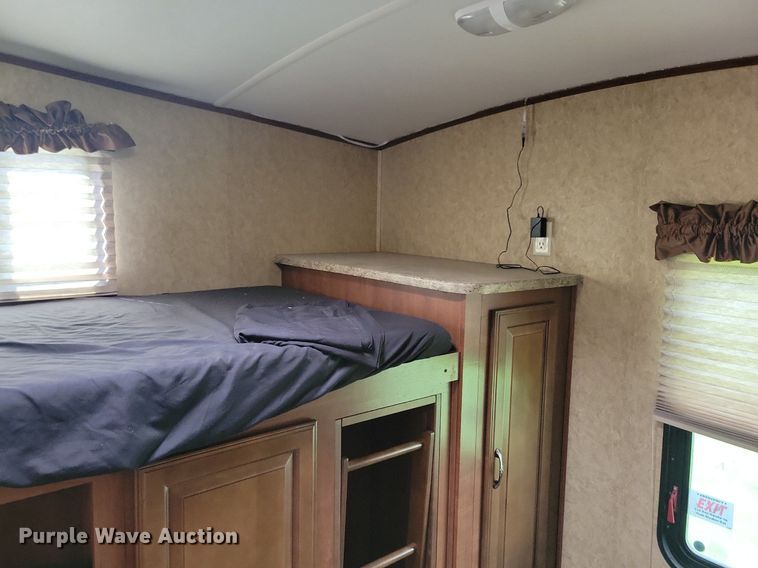 image for item DR4300 2012 Heartland Sundance 3300CK camper