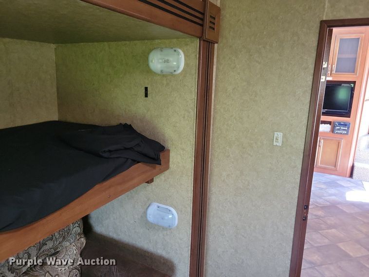 image for item DR4300 2012 Heartland Sundance 3300CK camper