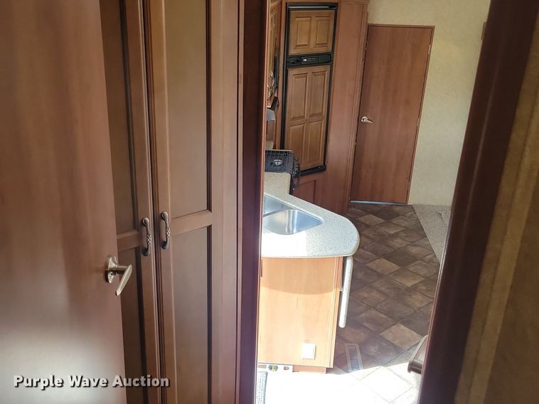 image for item DR4300 2012 Heartland Sundance 3300CK camper