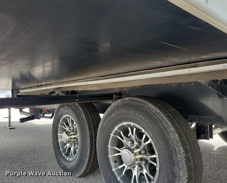 image for item DR4300 2012 Heartland Sundance 3300CK camper