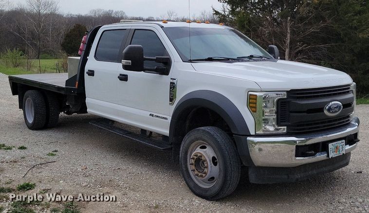 image for item DR7948 2019 Ford F450 Super Duty Crew Cab flatbed truck