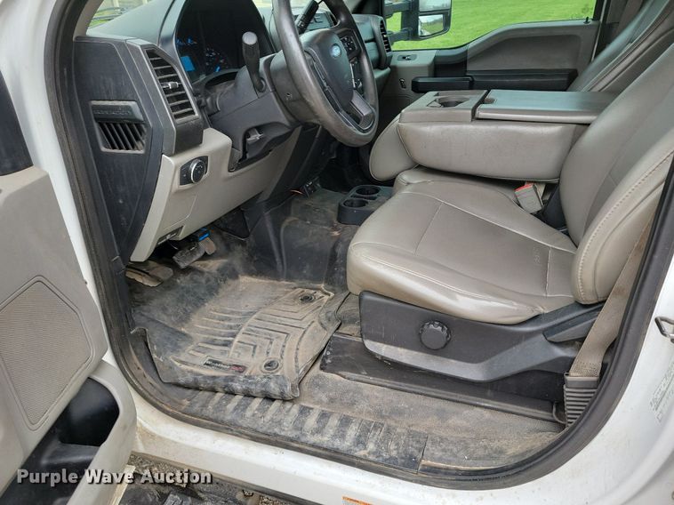 image for item DR7948 2019 Ford F450 Super Duty Crew Cab flatbed truck