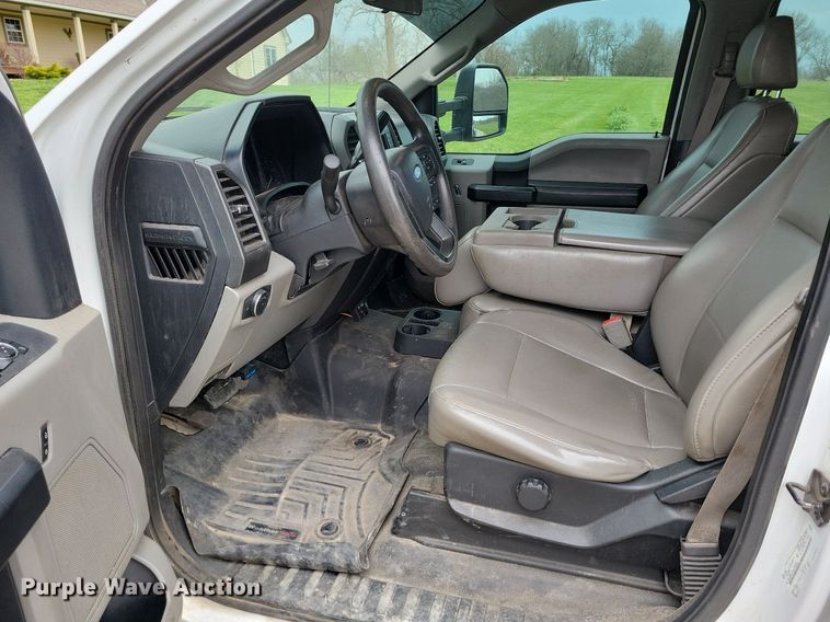 image for item DR7948 2019 Ford F450 Super Duty Crew Cab flatbed truck