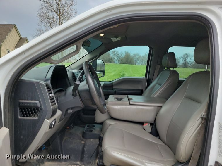 image for item DR7948 2019 Ford F450 Super Duty Crew Cab flatbed truck