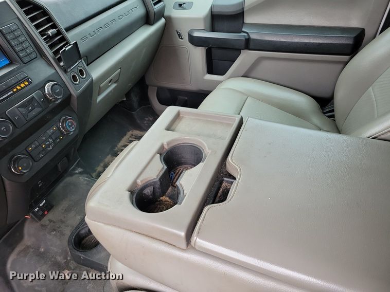 image for item DR7948 2019 Ford F450 Super Duty Crew Cab flatbed truck