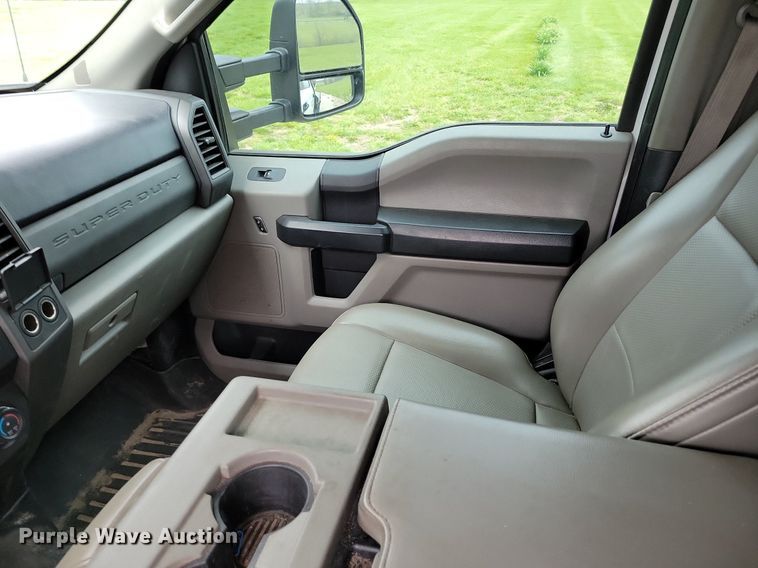 image for item DR7948 2019 Ford F450 Super Duty Crew Cab flatbed truck