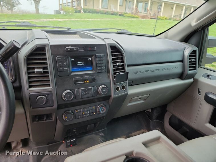 image for item DR7948 2019 Ford F450 Super Duty Crew Cab flatbed truck