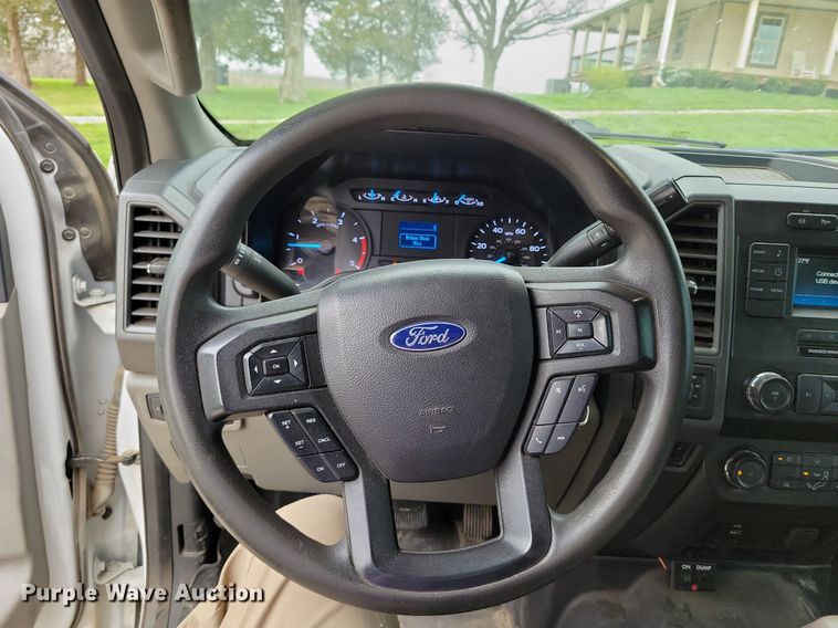 image for item DR7948 2019 Ford F450 Super Duty Crew Cab flatbed truck