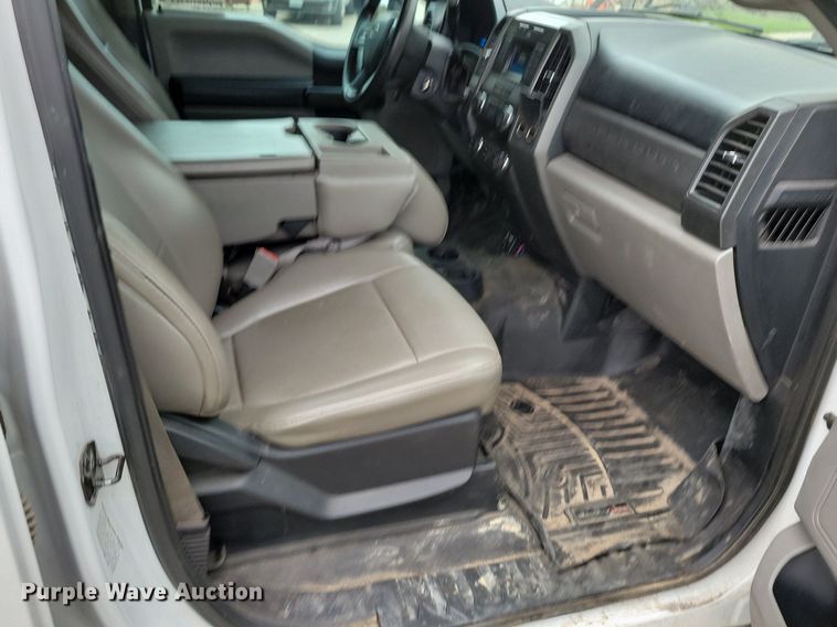 image for item DR7948 2019 Ford F450 Super Duty Crew Cab flatbed truck