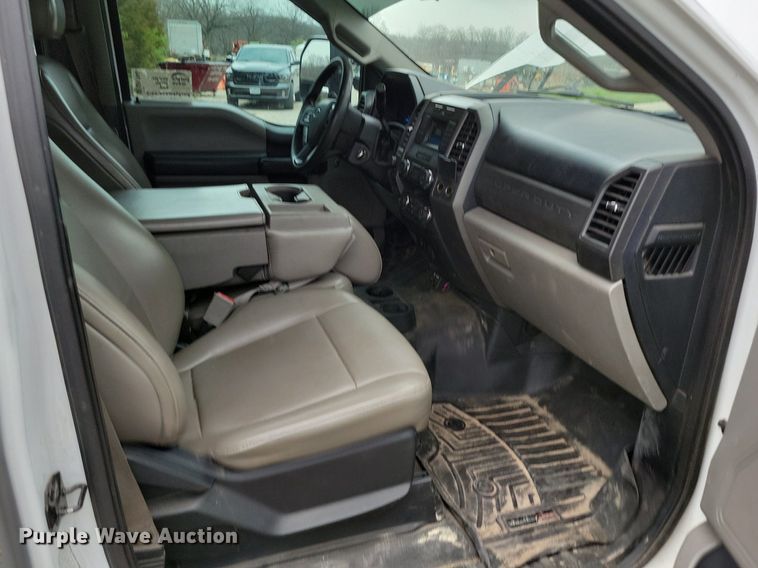 image for item DR7948 2019 Ford F450 Super Duty Crew Cab flatbed truck