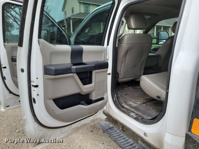 image for item DR7948 2019 Ford F450 Super Duty Crew Cab flatbed truck