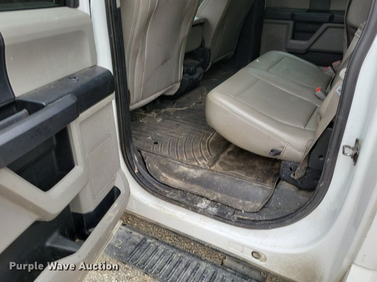 image for item DR7948 2019 Ford F450 Super Duty Crew Cab flatbed truck