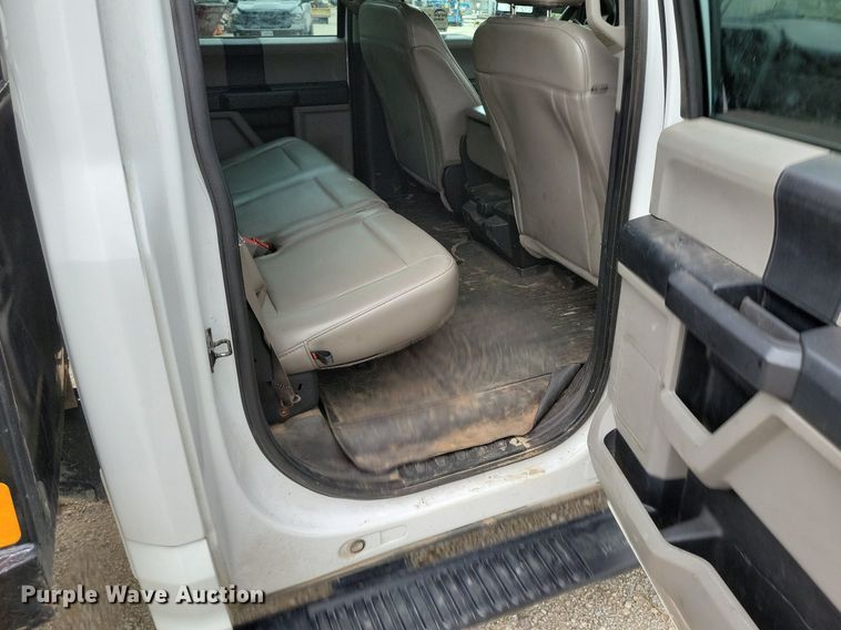 image for item DR7948 2019 Ford F450 Super Duty Crew Cab flatbed truck