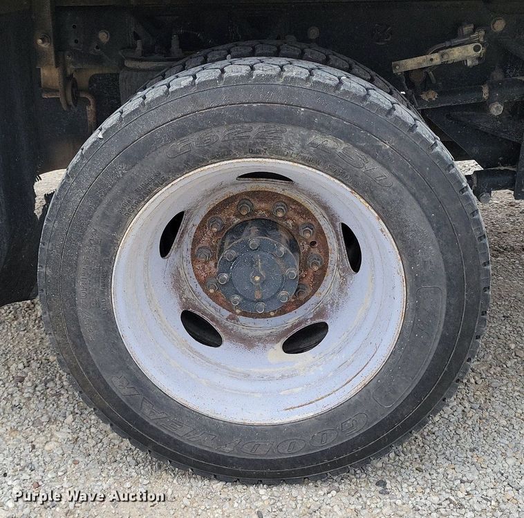 image for item DR7948 2019 Ford F450 Super Duty Crew Cab flatbed truck