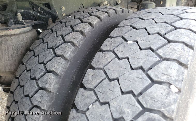 image for item DR7948 2019 Ford F450 Super Duty Crew Cab flatbed truck