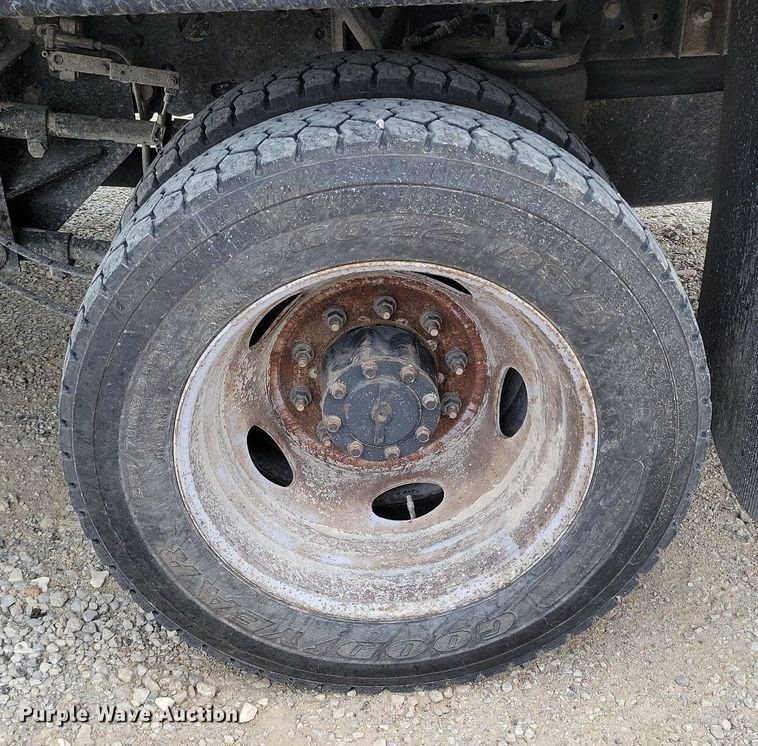 image for item DR7948 2019 Ford F450 Super Duty Crew Cab flatbed truck