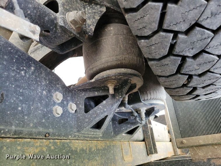 image for item DR7948 2019 Ford F450 Super Duty Crew Cab flatbed truck