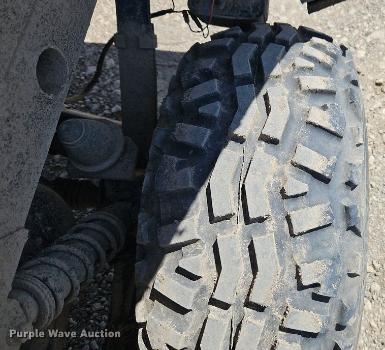 image for item DR8596 2013 Kawasaki  Mule 4010 utility vehicle