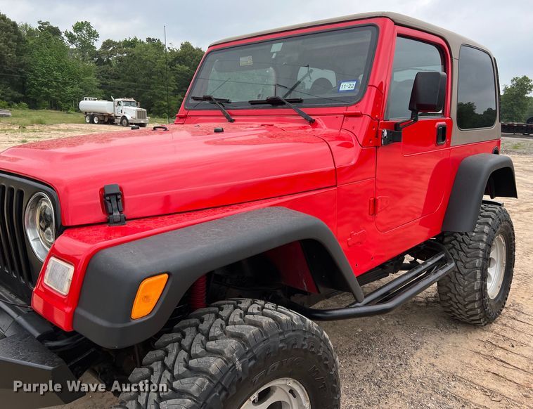 image for item DS2948 2000 Jeep Wrangler SUV