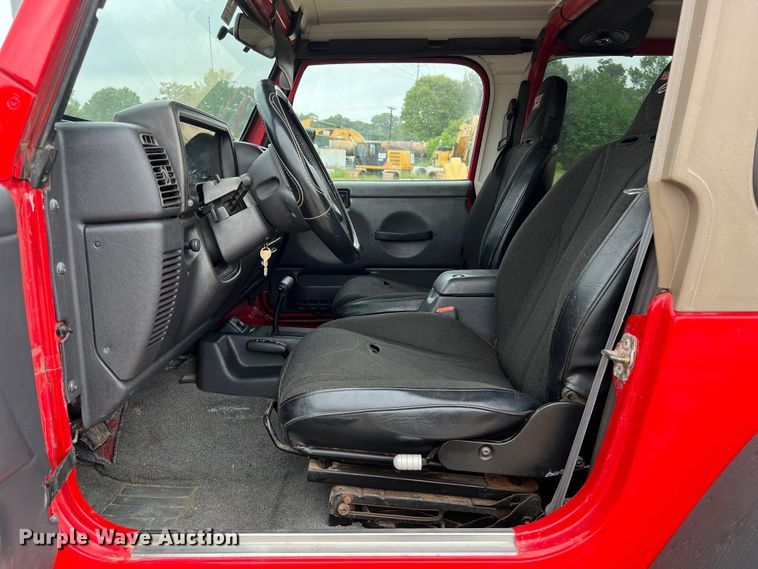 image for item DS2948 2000 Jeep Wrangler SUV