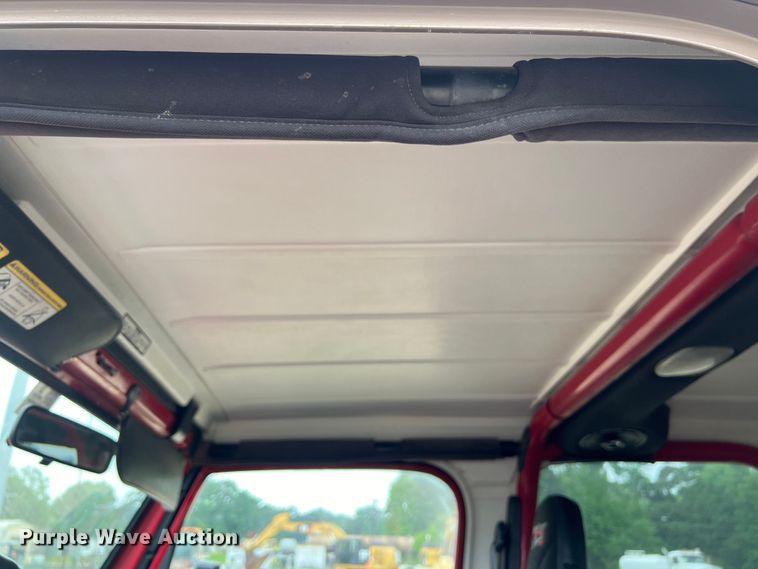 image for item DS2948 2000 Jeep Wrangler SUV