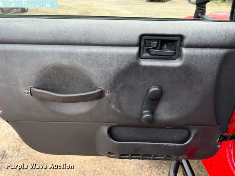 image for item DS2948 2000 Jeep Wrangler SUV