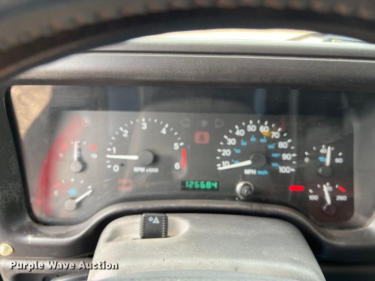 image for item DS2948 2000 Jeep Wrangler SUV