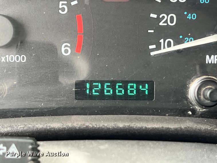 image for item DS2948 2000 Jeep Wrangler SUV