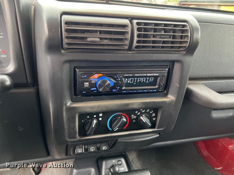 image for item DS2948 2000 Jeep Wrangler SUV