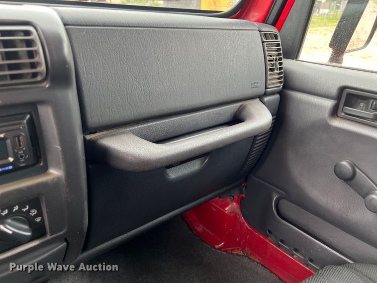 image for item DS2948 2000 Jeep Wrangler SUV