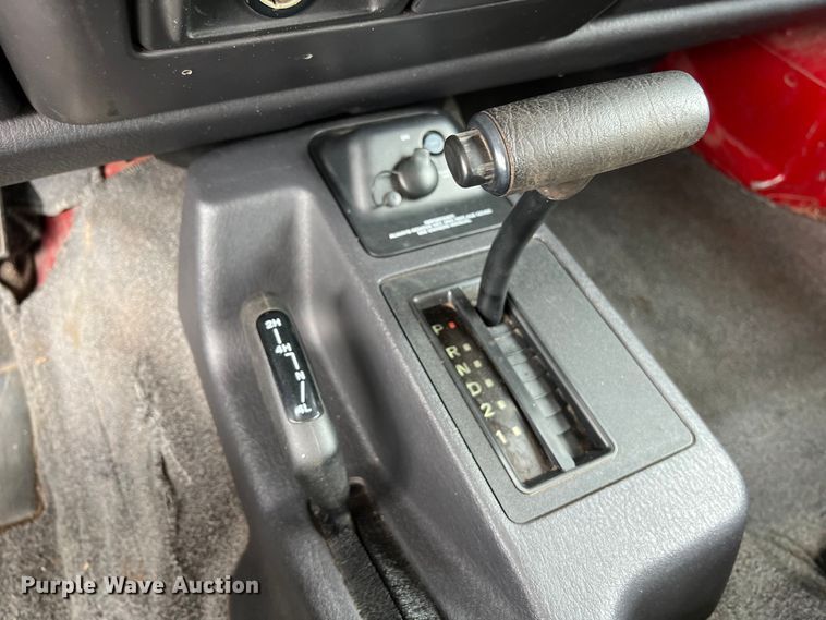 image for item DS2948 2000 Jeep Wrangler SUV