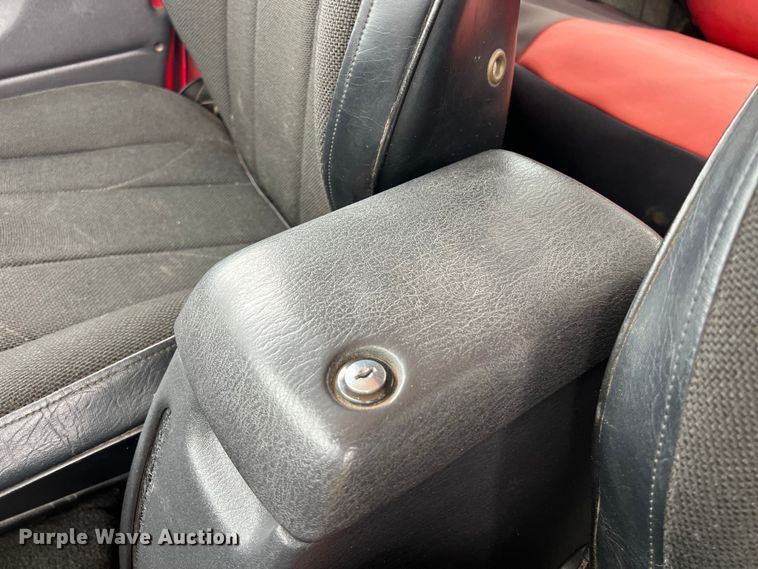 image for item DS2948 2000 Jeep Wrangler SUV