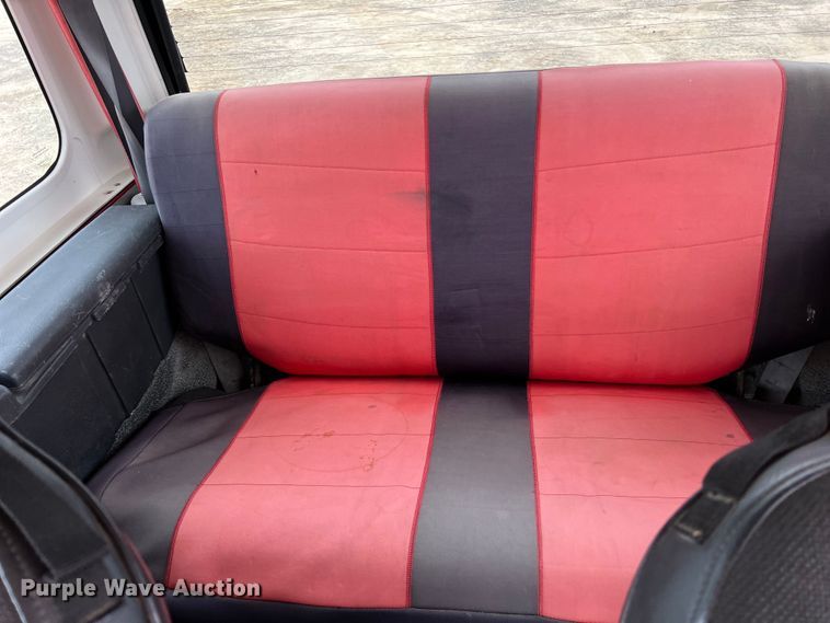 image for item DS2948 2000 Jeep Wrangler SUV