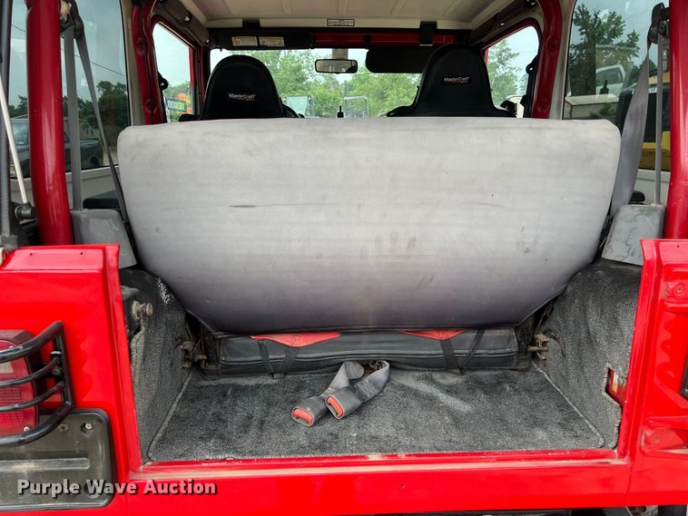 image for item DS2948 2000 Jeep Wrangler SUV