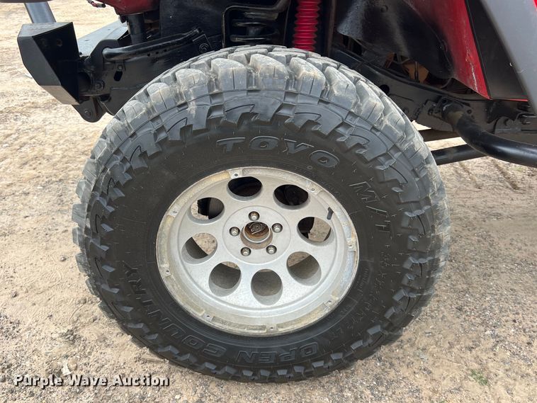 image for item DS2948 2000 Jeep Wrangler SUV