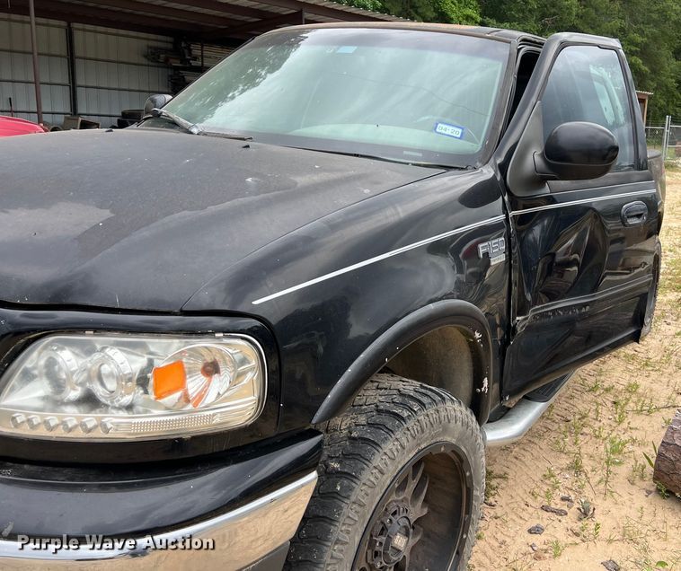 image for item DS3017 2003 Ford F150  SuperCrew pickup truck