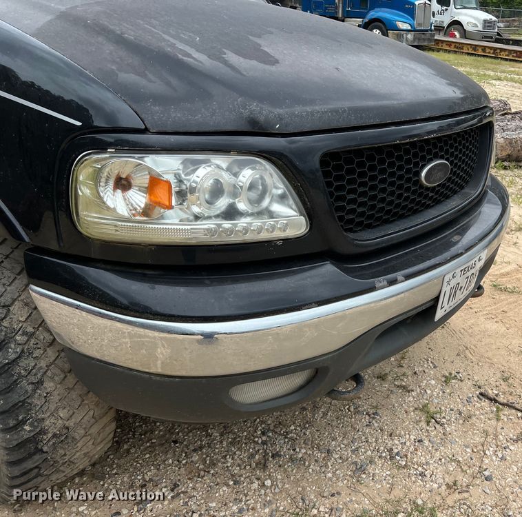 image for item DS3017 2003 Ford F150  SuperCrew pickup truck