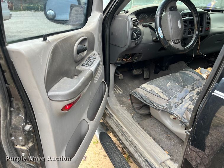 image for item DS3017 2003 Ford F150  SuperCrew pickup truck