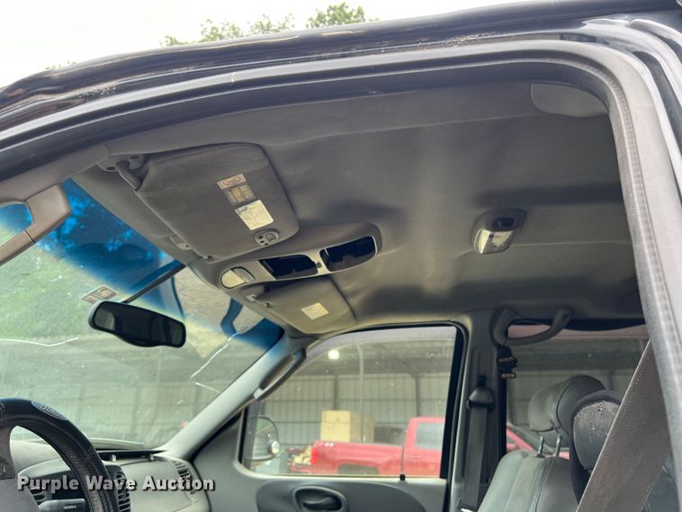 image for item DS3017 2003 Ford F150  SuperCrew pickup truck