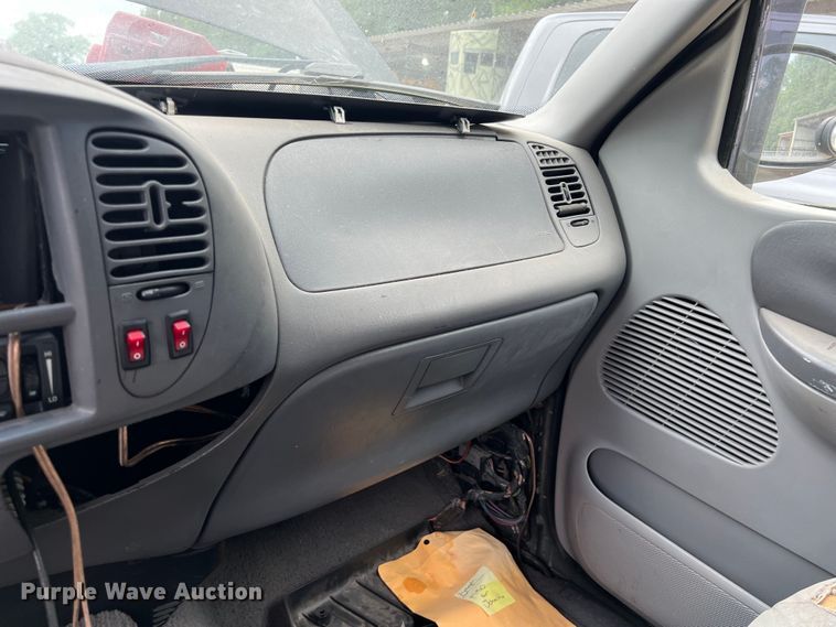 image for item DS3017 2003 Ford F150  SuperCrew pickup truck