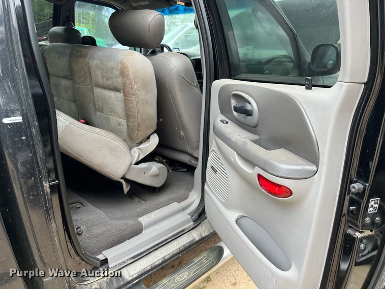 image for item DS3017 2003 Ford F150  SuperCrew pickup truck